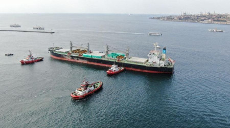 Üsküdar'da Haydarpaşa Limanı açıklarında kuru yük gemisi karaya oturdu