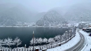 Uzung�l beyaz gelinli�ini giydi