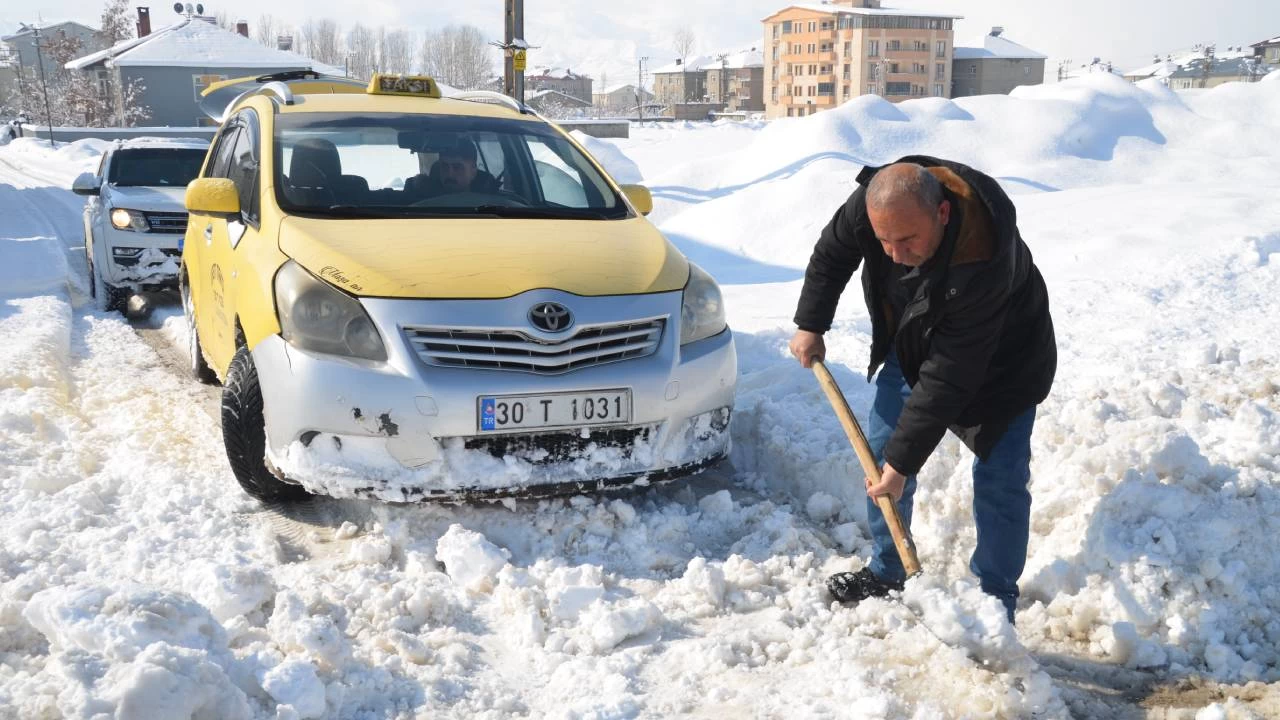 Van, Hakkari ve Bitlis'te 393 yerleim birimine ulam salanamyor