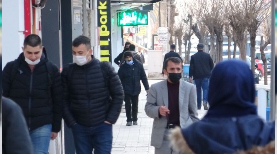 Van'da g�zel hava k�s�tlamay� unutturdu