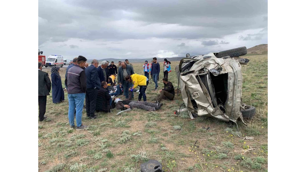 Van'da kontrolden çıkan otomobil takla attı