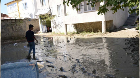 Van'da selin yaraları sarılıyor