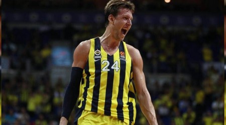 Vesely, 3 yıl daha Fenerbahçe'de
