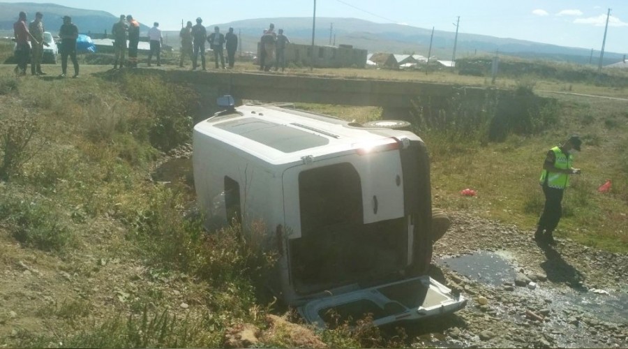 Veterinerleri ta��yan ara� �arampole d��t�