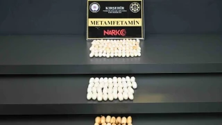 V�cutlar�nda 1 kilo uyu�turucu ta��yan 3 ��pheli tutukland�