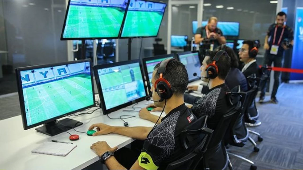 Yabancı VAR hakemi kararına sert tepki