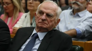 Yakla��k 70 y�ll�k CHP �yeli�ini noktalayan �nder Sav CHP'den istifa etti