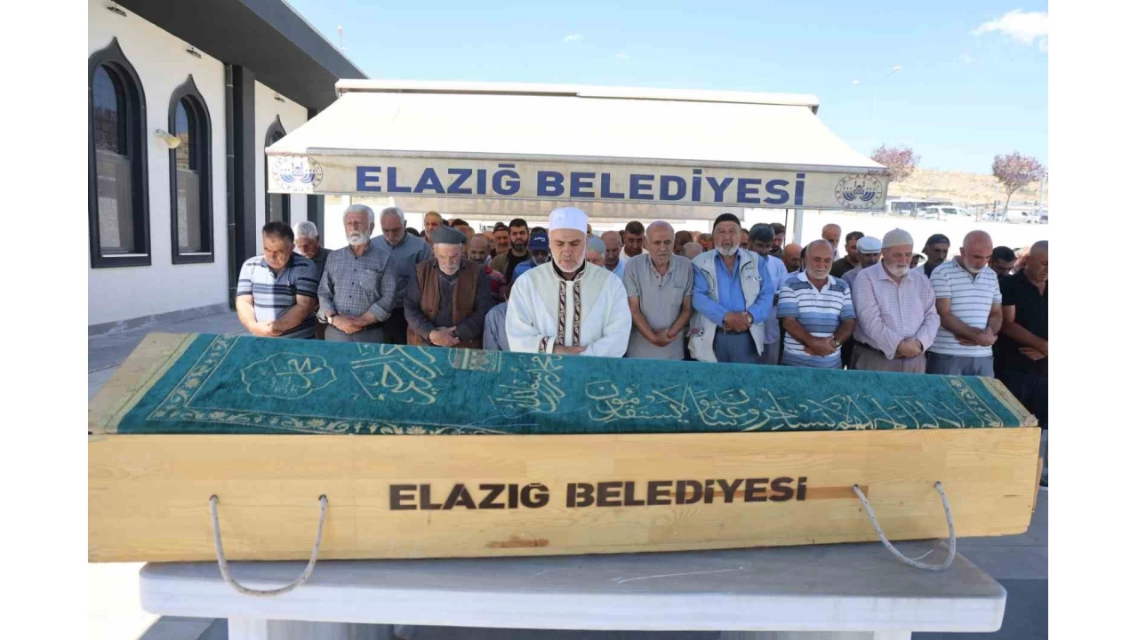 Ya�l� adama yar�m saat ara ile 2 otomobil �arpt�