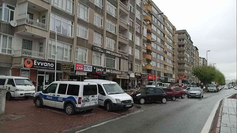 Yaşlı kadın evinde ölü bulundu