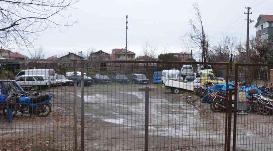 Yediemin park�ndan 25 ara� �al�nd�