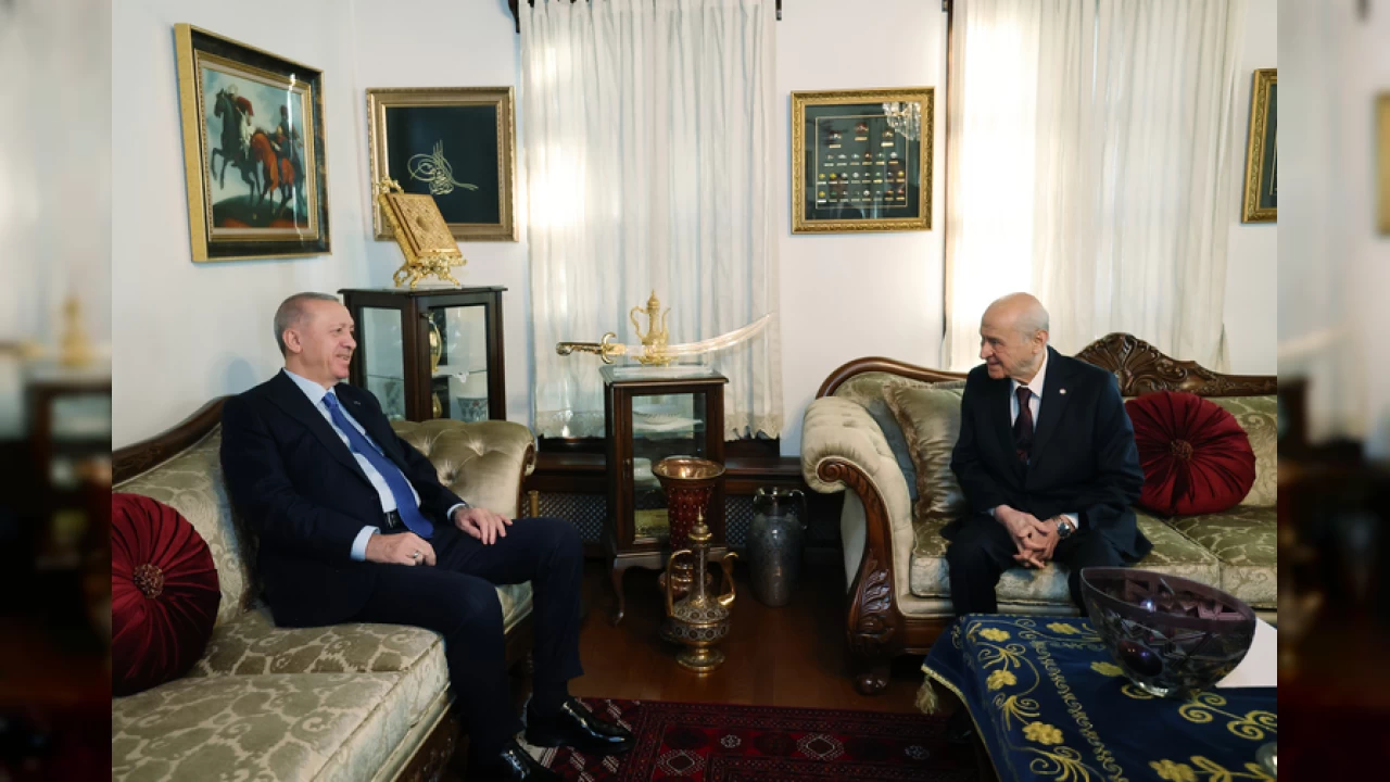 Yeniden adayl��� i�in ta�lar d��eniyor