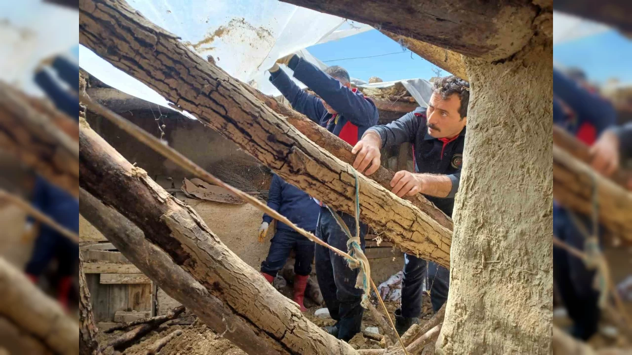 Y�k�lan ah�rda mahsur kalan inek kurtar�ld�