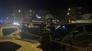 Yol kenar�ndaki otomobilde bir kad�n �l�, bir ki�i a��r yaral� halde bulundu