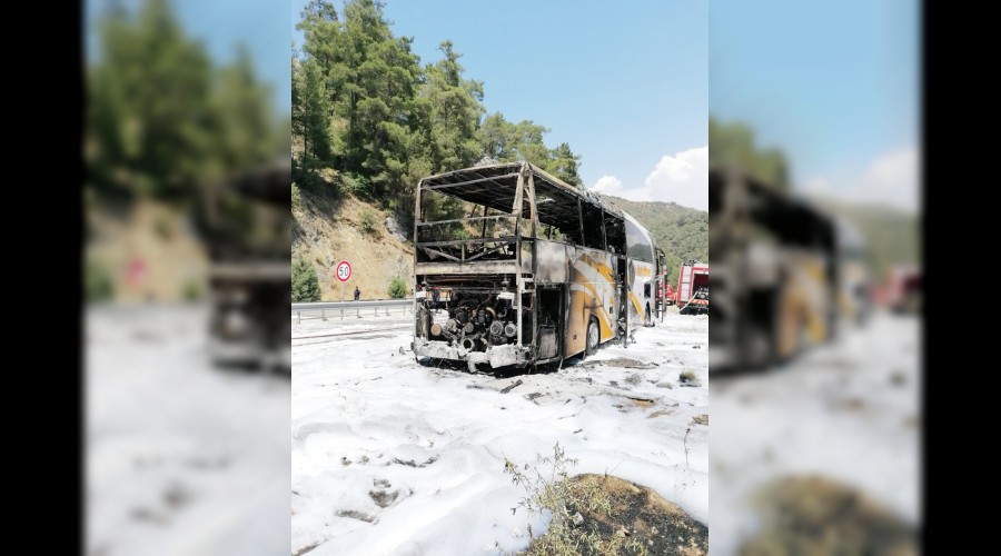 Yolcu otobüsü cayır cayır yandı
