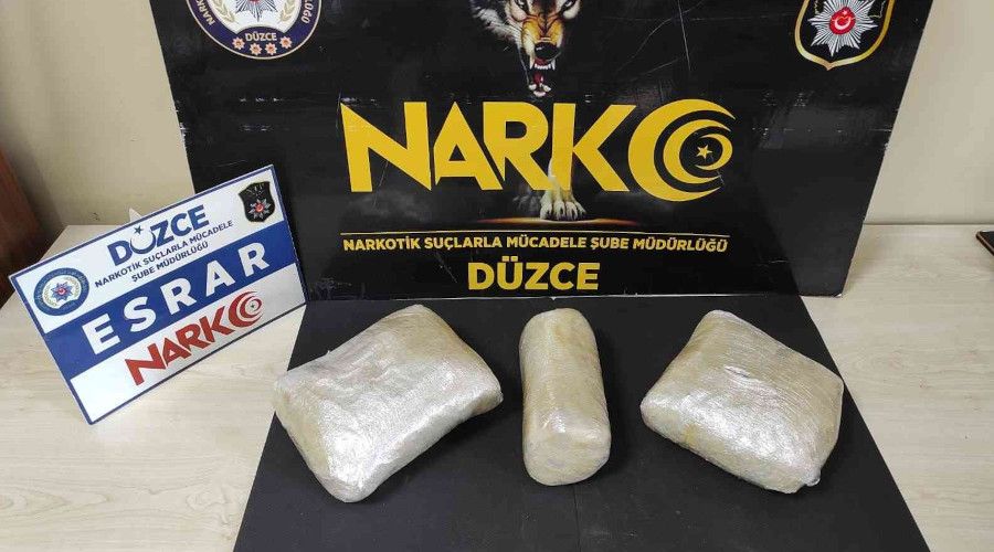 Yolcunun üzerinden 2,5 kilodan fazla esrar çıktı