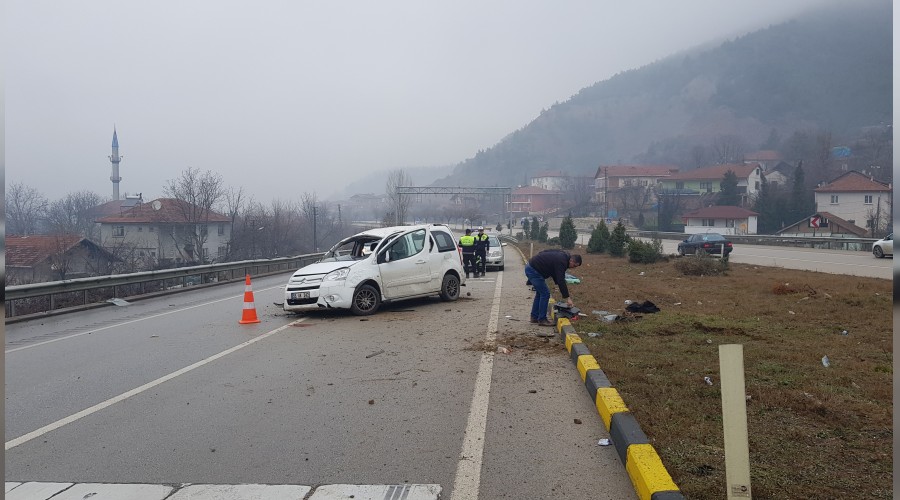 Yoldan ��kan ara� takla att�