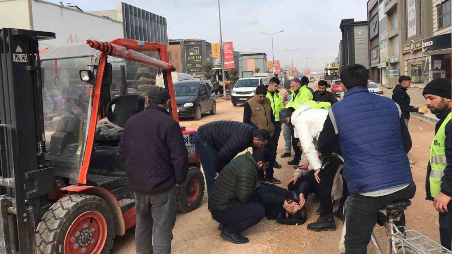 Yolun karşısına geçerken forklift çarptı