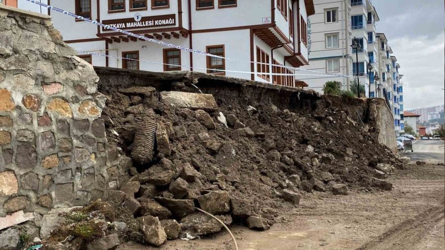 Yozgat'ta yağış nedeniyle istinat duvarı çöktü