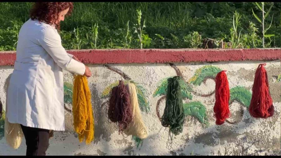 Y�ksekova'da as�rl�k 'k�k boyama' gelene�i s�r�yor