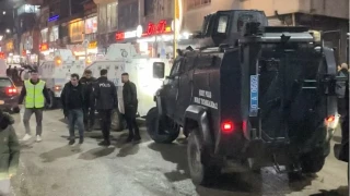 Y�ksekova'da ta�l� sopal� kavga: 1'i polis 2 yaral�