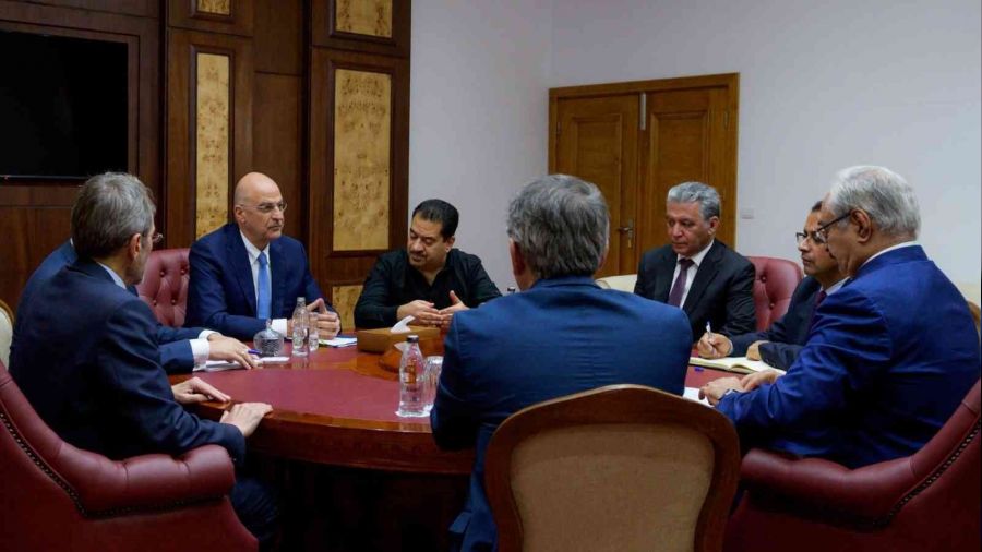 Yunanistan Dışişleri Bakanı Dendias, Bingazi'de Hafter ile görüştü