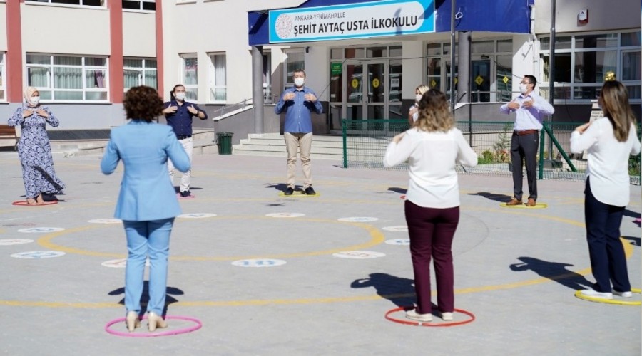 Yüz yüze eğitim 'temassız oyunlar'la başlıyor