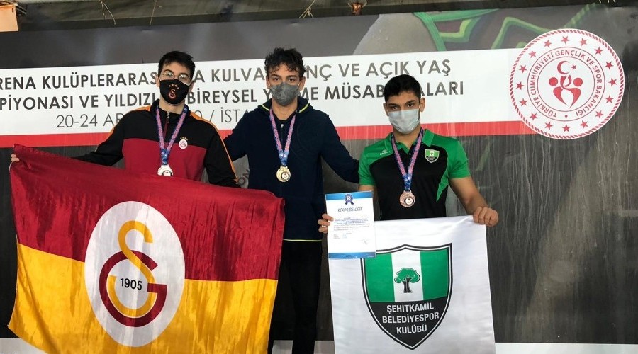 Yüzmede yeni Türkiye rekoru