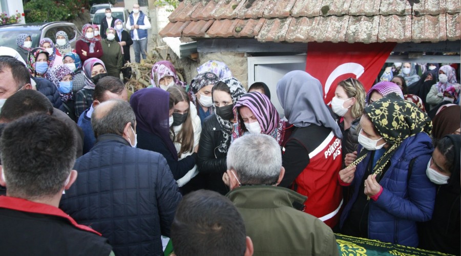  10 yaşındaki Elif'in cenazesinde gözyaşı seli