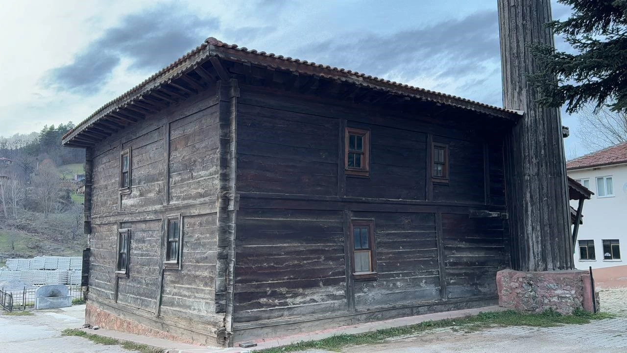 136 y�ld�r ayakta, �ak�l� bir tek �ivisi bile yok