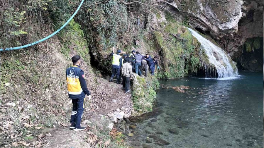 2 gündür aranıyordu, kayalıklarda sıkışmış halde sağ bulundu