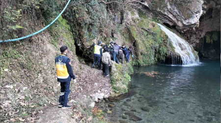 2 gündür aranıyordu, kayalıklarda sıkışmış halde sağ bulundu