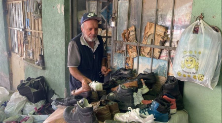 20 yıldır kullanılmayan ayakkabıları tamir edip tekrar satıyor