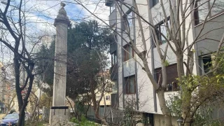 2.Mahmut'un anısı dikilmişti... Apartmanların arasında sıkıştı