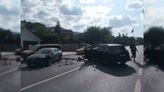 3 aracın karıştığı zincirleme kazada 3 kişi yaralandı
