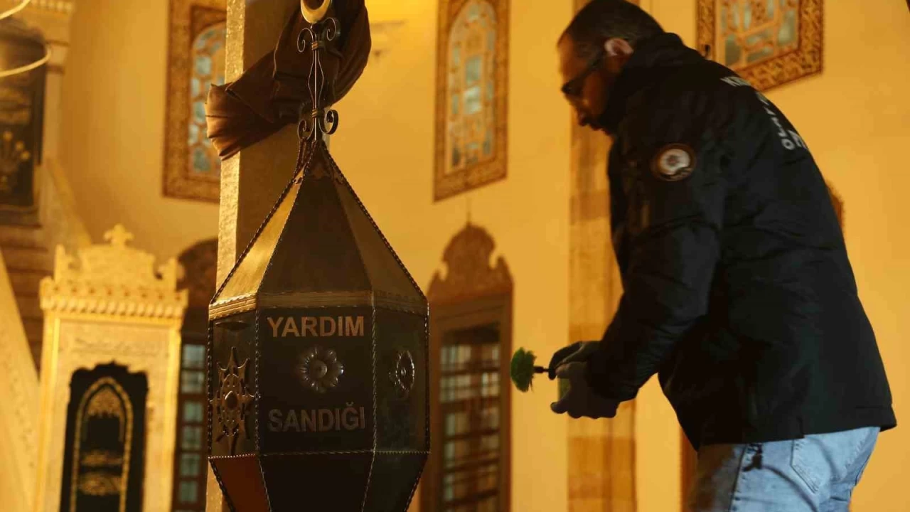 3 asırlık anahtar ile camide hırsızlık