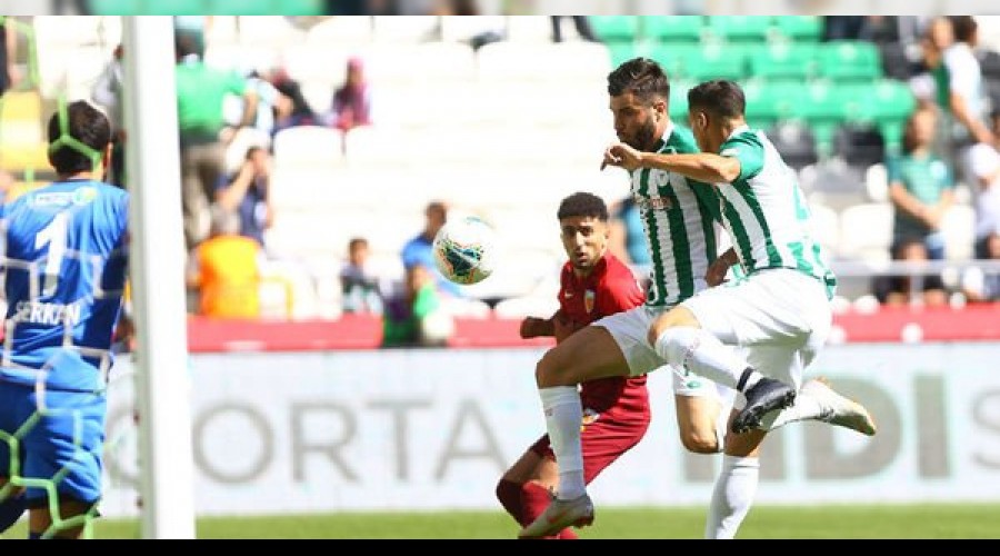 4 futbolcu kaleleri şaşırdı