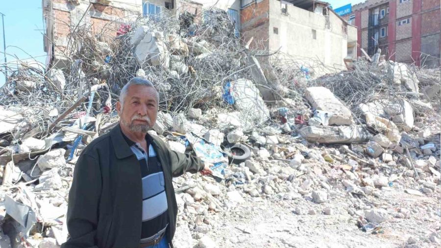 48 y�ll�k hat�ralar� enkaz alt�nda kald�