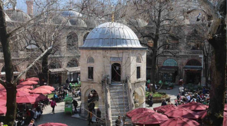 500 yllk handa bulunan mescit mimarisiyle dikkat ekiyor
