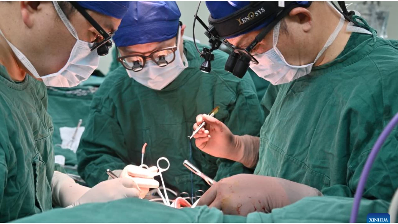  7 ya��ndaki hasta, yapay kalp nakli yap�lan en gen� ki�i oldu