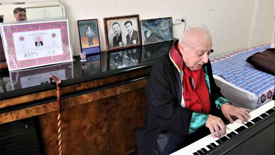 84 ya��nda avukat oldu