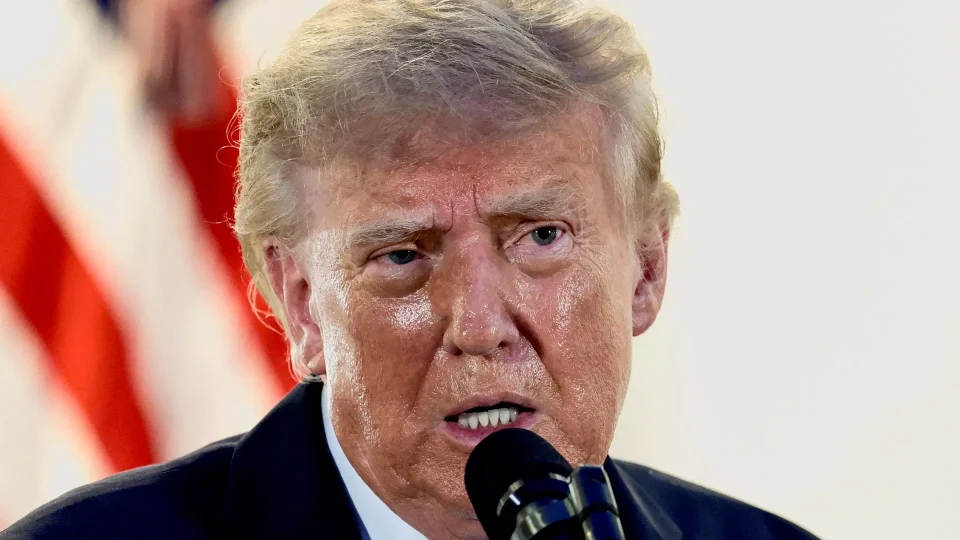  ABD Ba�kan� Donald Trump'�n CNN, MS NOW ve Politico'yu Beyaz Saray'dan men etmesi, Amerikan medyas�nda benzeri az g�r�len bir ortak tepkiye yol a�t�