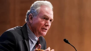 ABD'li Senatr Hollen: "ABD, Gazze'de Filistinli sivillere ynelik etnik temizlik suuna ortak olmamal"