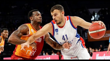 Açılış maçındaki dev maçı Efes kazandı 