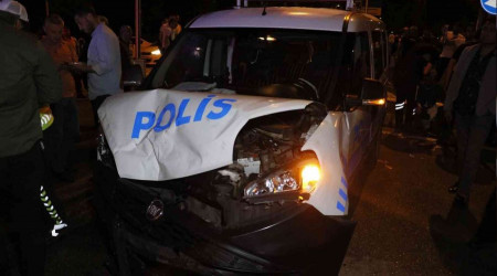 Adana'da polis aracıyla otomobil çarpıştı: 4 yaralı