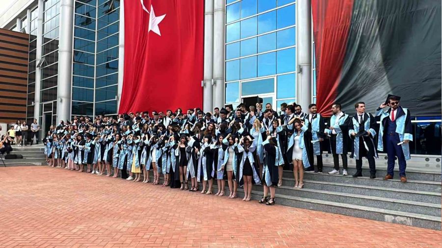 AD� Veterinerlik Fak�ltesi'nde mezuniyet sevinci