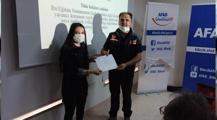 AFAD g�n�ll�lerine ilkyard�m sertifikalar� verildi