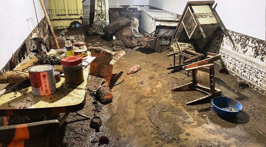 Afyonkarahisar'da 3 ev sular alt�nda kald�