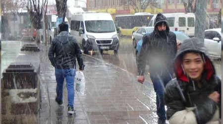 Afyonkarahisar'da kar yağışı başladı