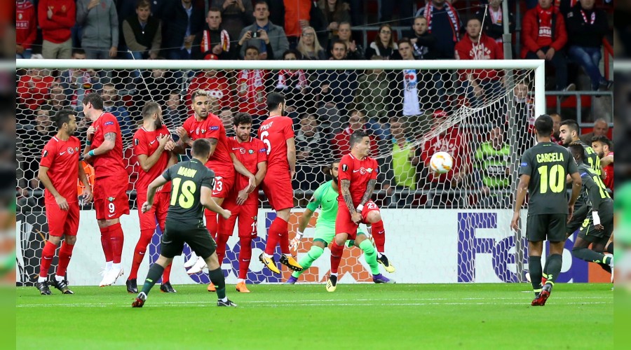 Akhisar, Sevilla deplasmanında