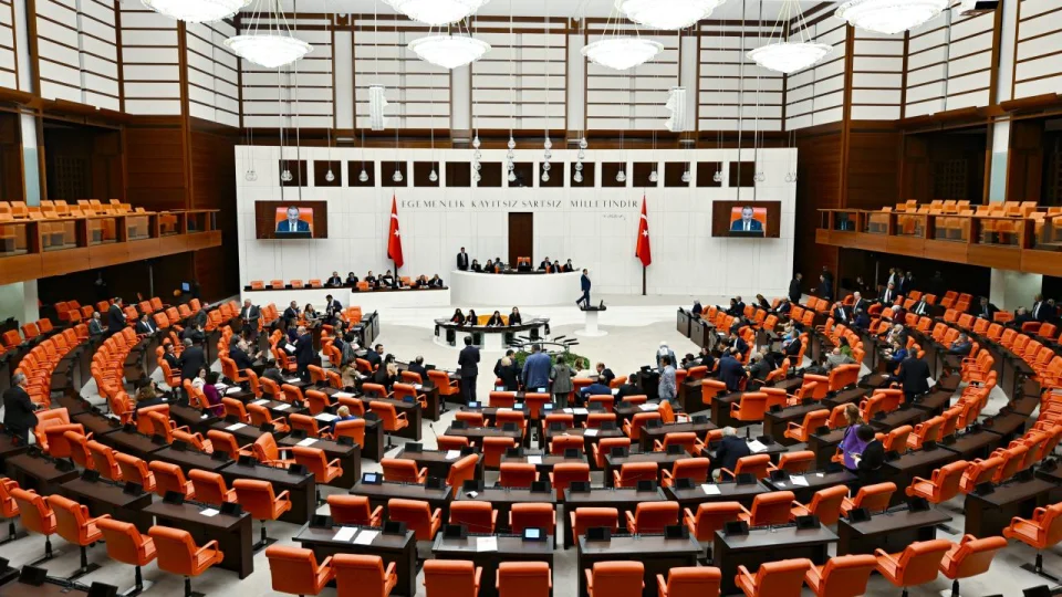 AKP, 12. Yarg� Paketi'ni TBMM Ba�kanl���na sundu